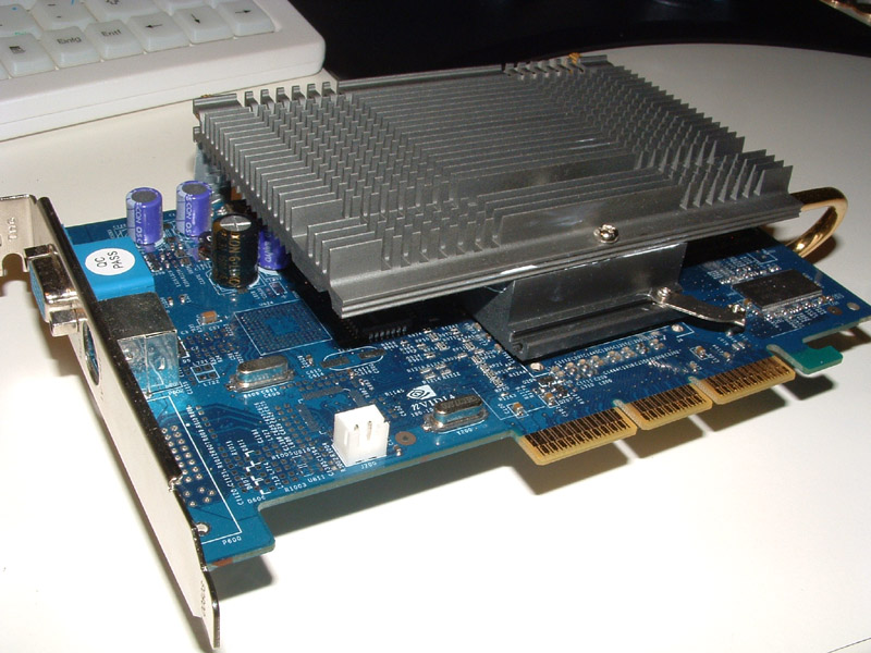 xfx-ti4200-2.jpg